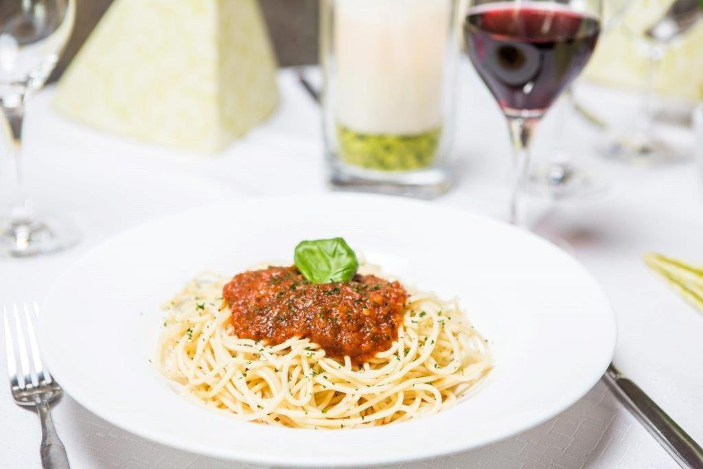 Hotel Pizzeria Venezia Sohren Bagian luar foto