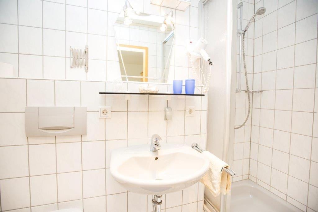 Hotel Pizzeria Venezia Sohren Bagian luar foto